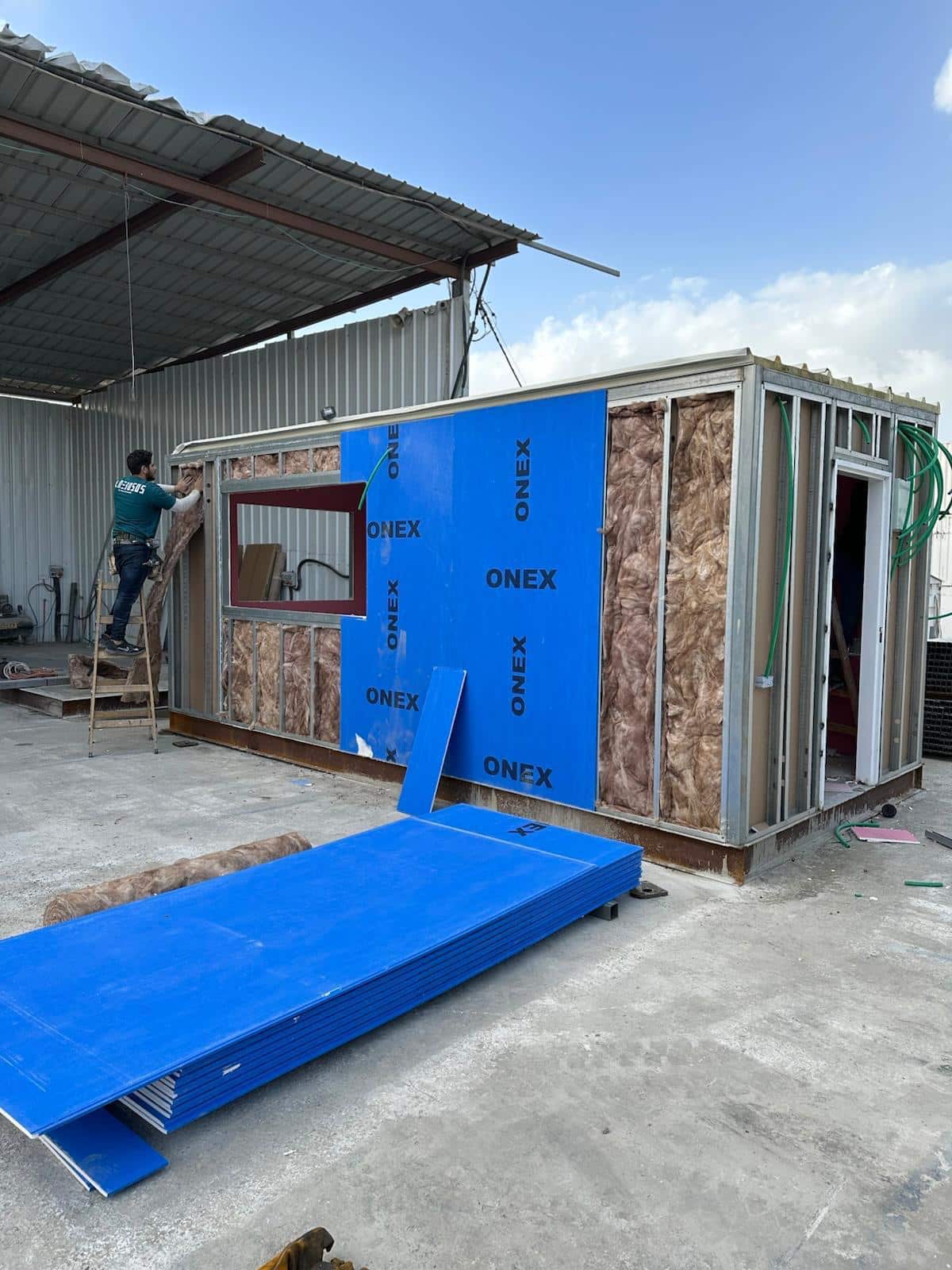 פרוייקט הקמת יחידת השיפוט והבקרה באצטדיון הדר יוסף - קונטיין הנדסה